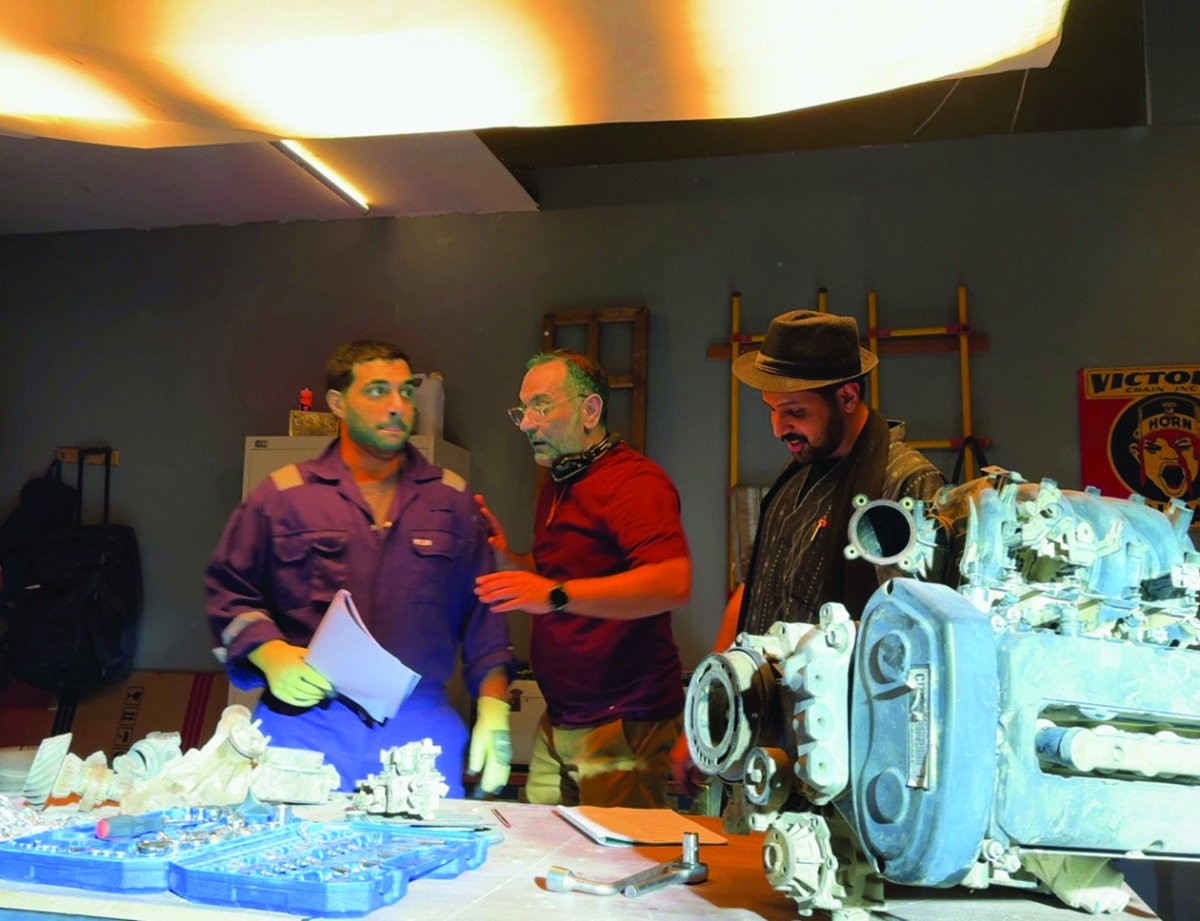 


نعمان حسين يُوجّه الفنانين 