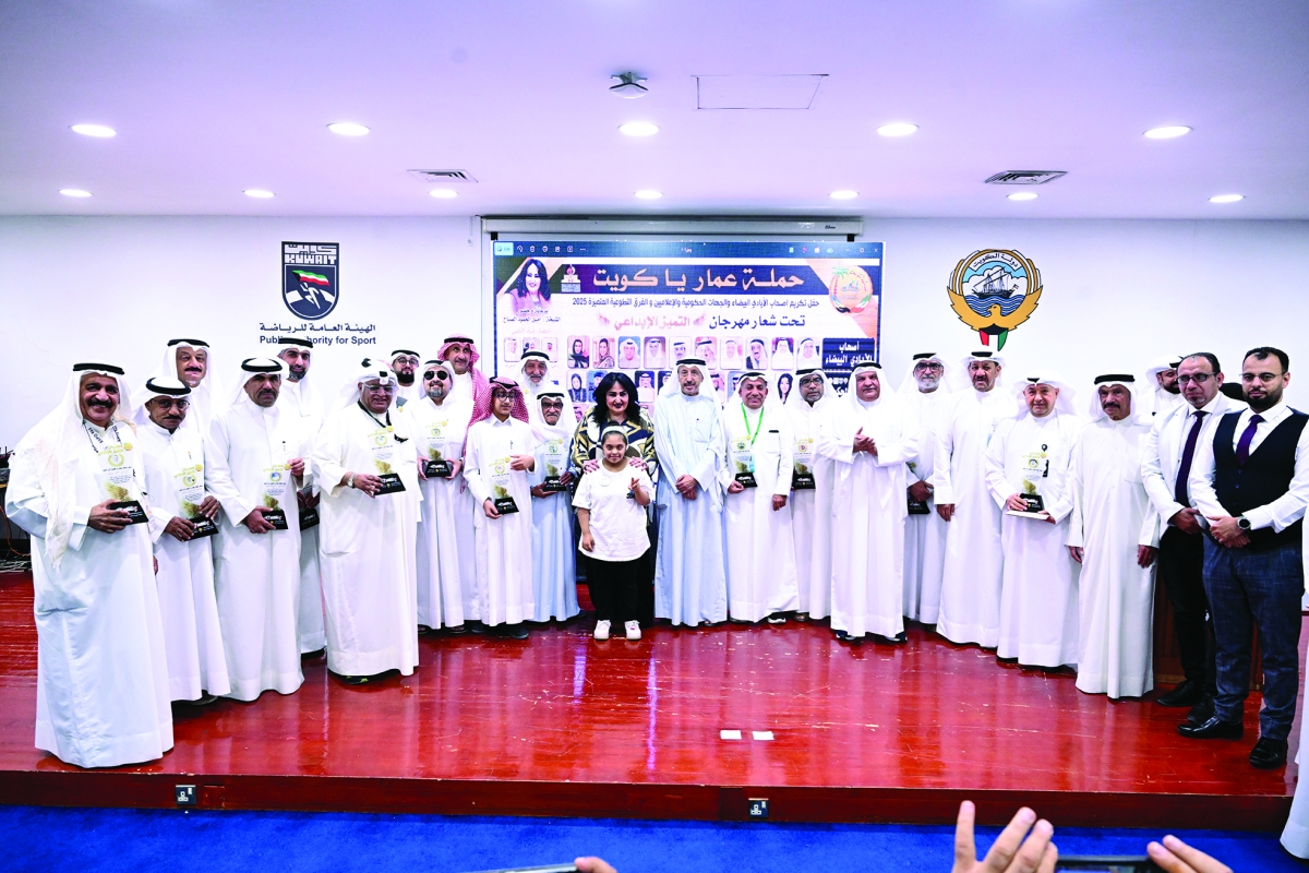 


المكرّمون في لقطة جماعية 