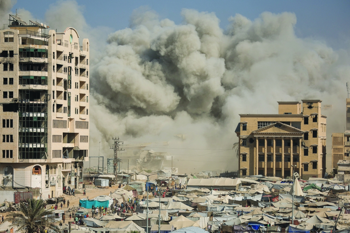 


دخان غارة تدميرية إسرائيلية على غزة 	(رويترز) 