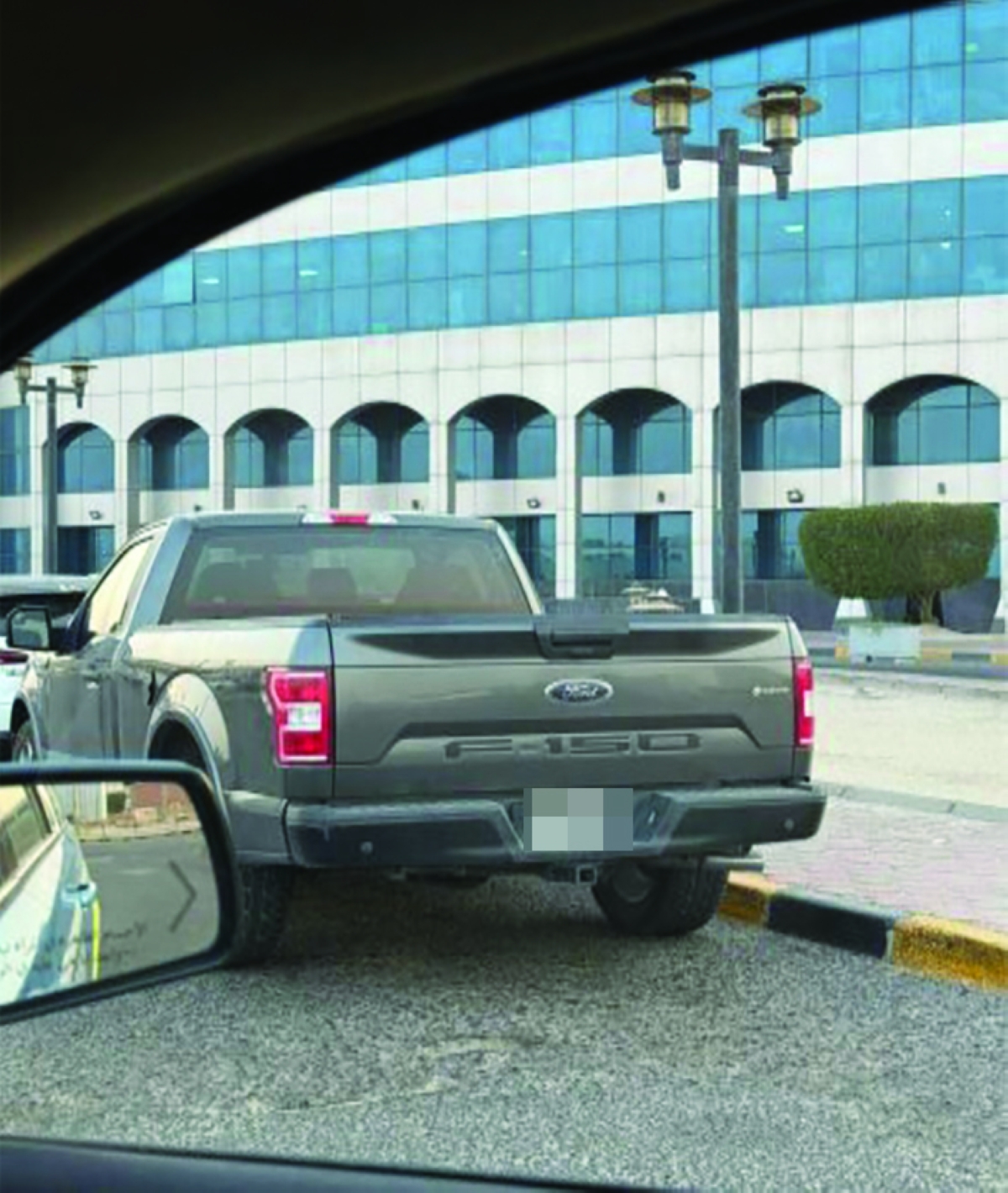 


أمام مستشفى العدان 