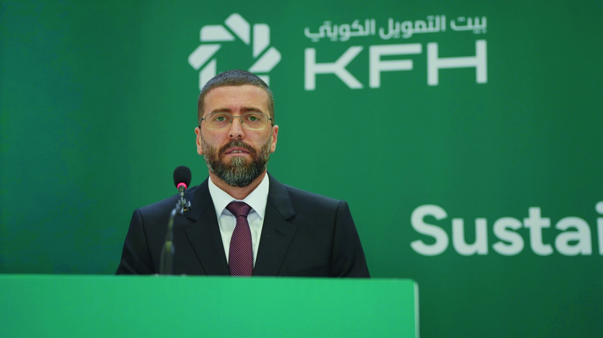 عيتاني ملقياً كلمته