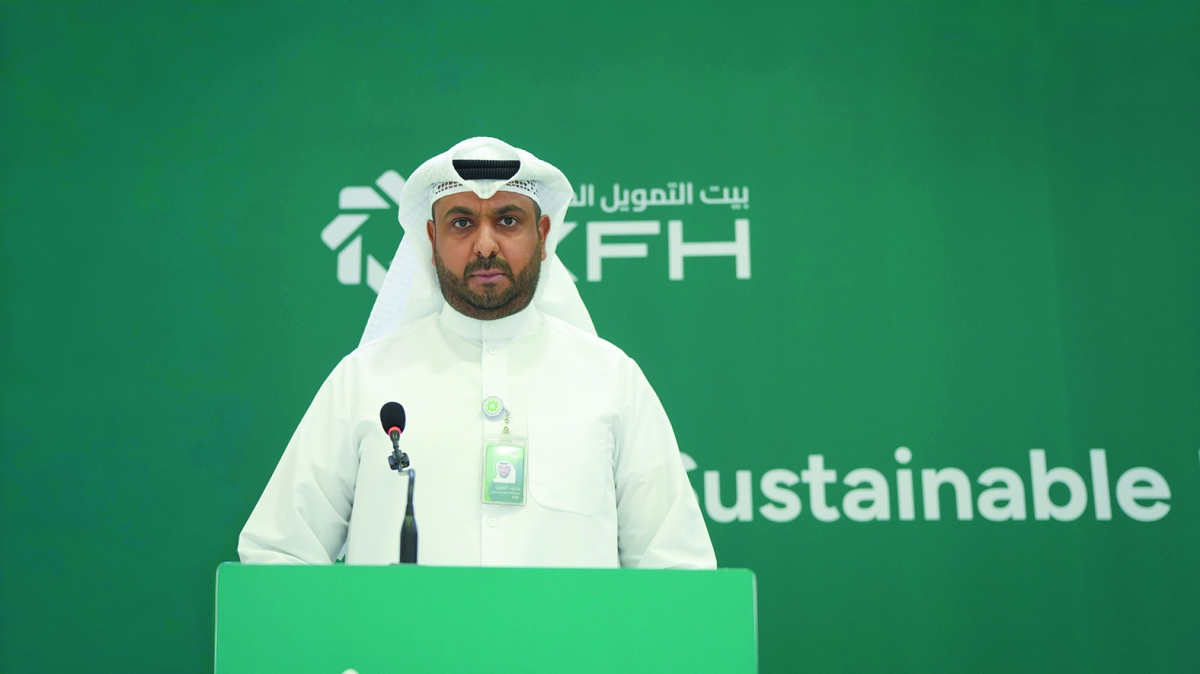 العربيد عارضاً محتويات البرنامج