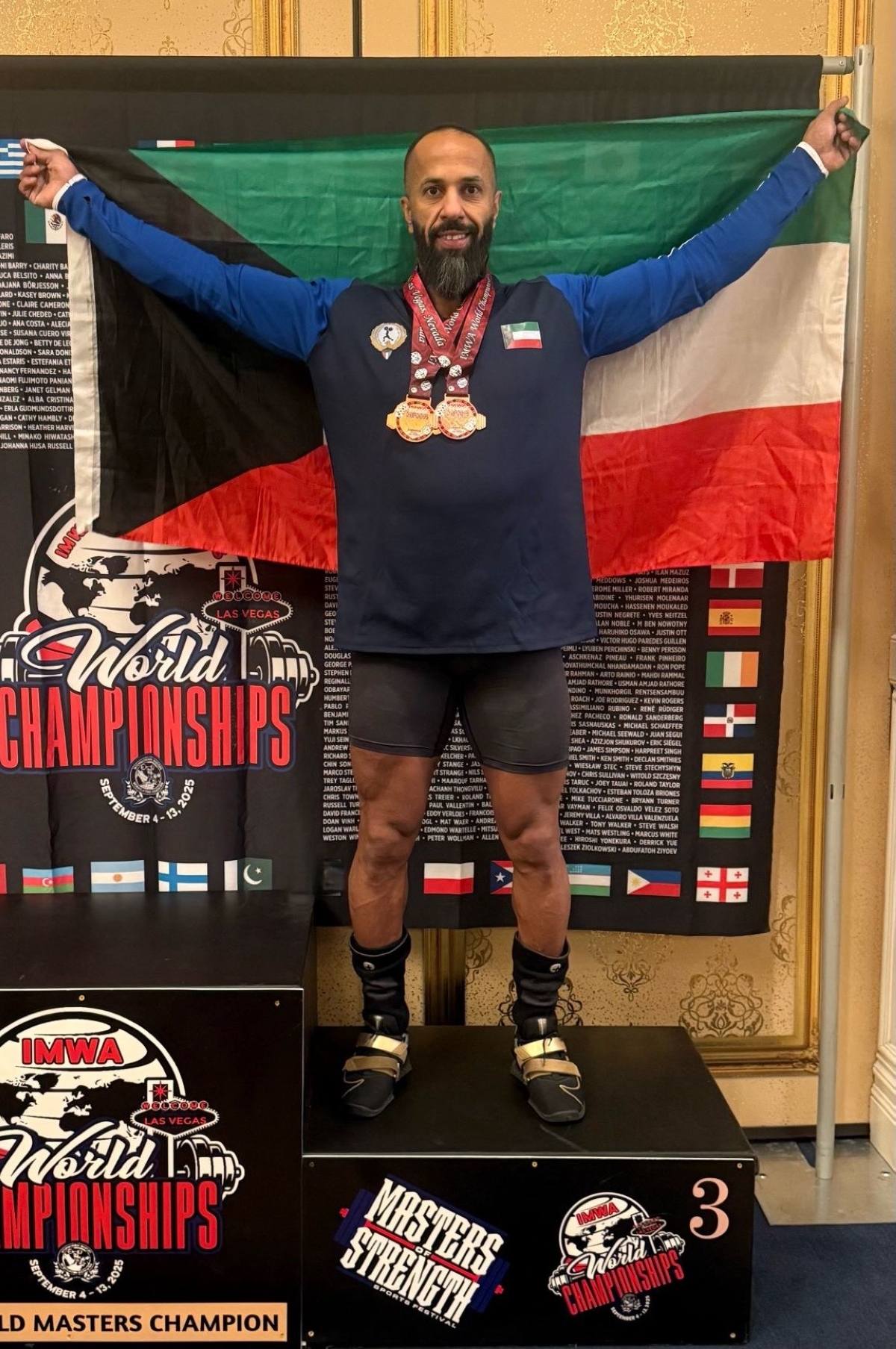 البطل الكويتي بلعبة رفع الـثقال محمد الناصر