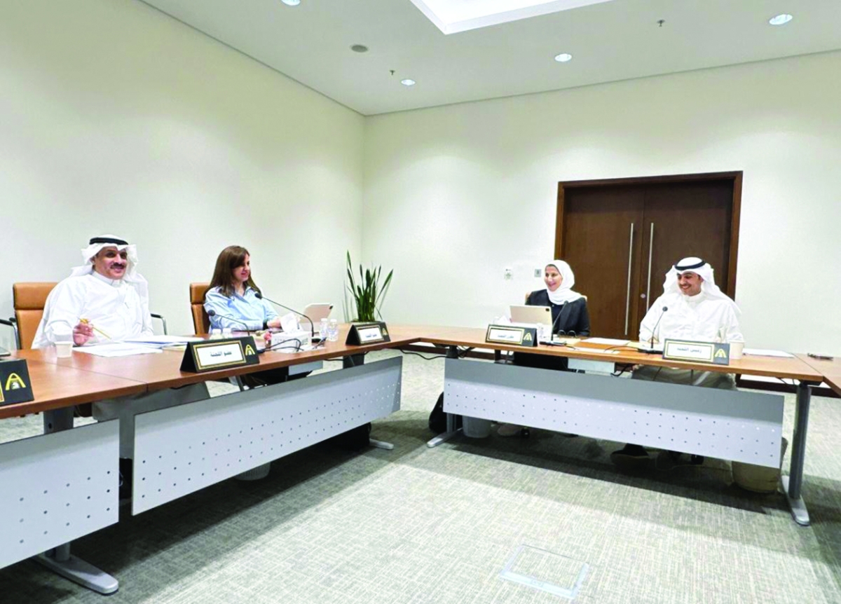 


جانب من اجتماع اللجنة 