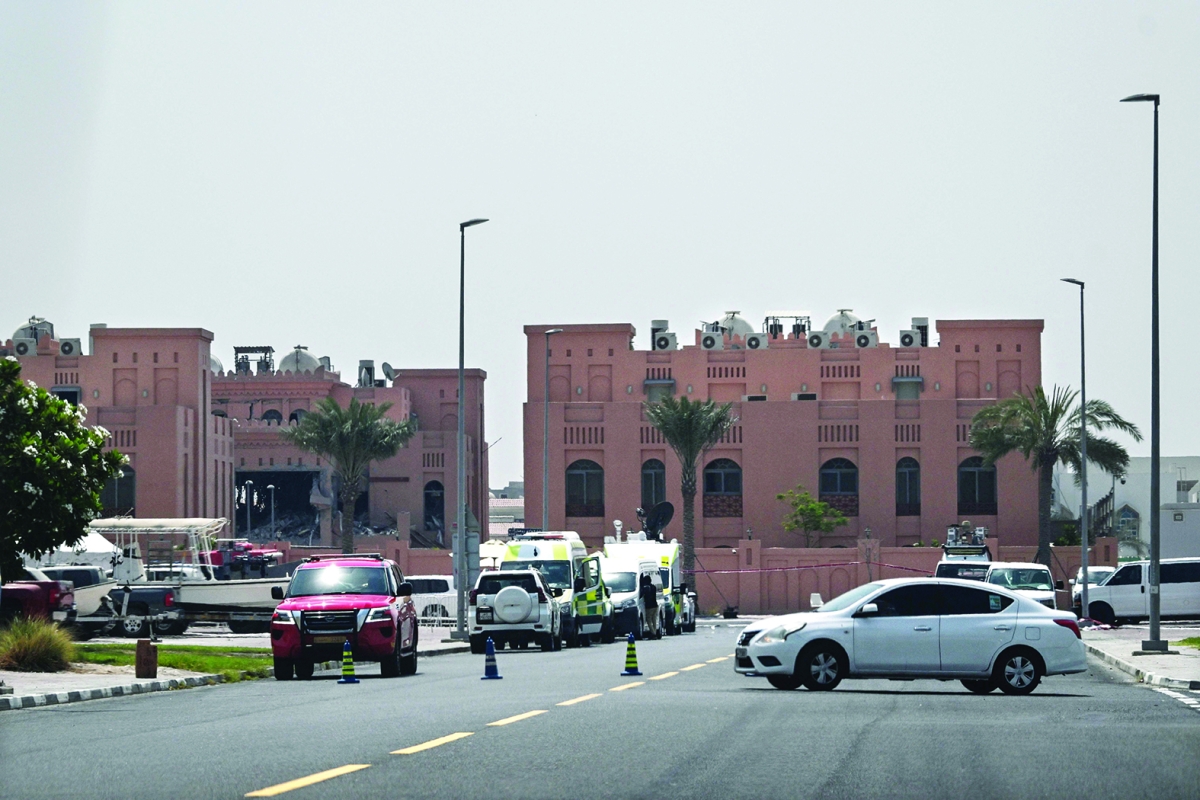 


طوق أمني حول المبنى المستهدف بغارات إسرائيلية في الدوحة	 (أ ف ب) 