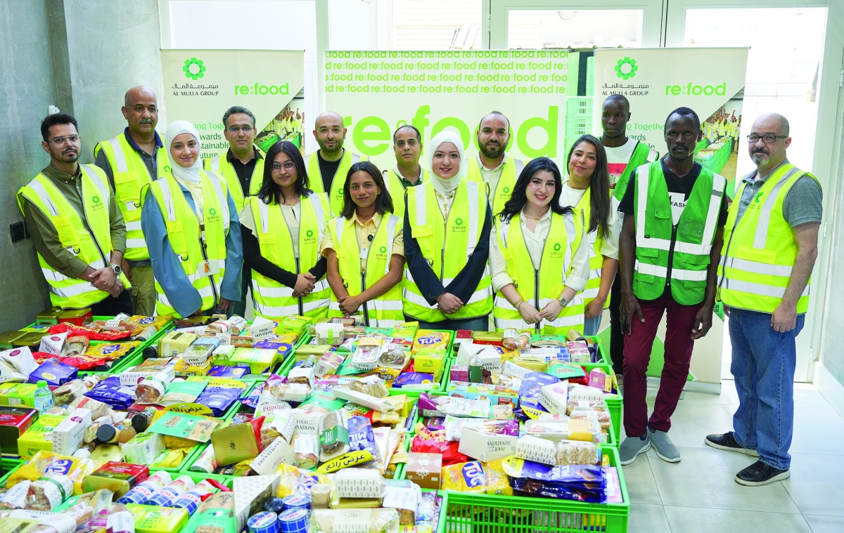 


المشاركون في توزيع السلات الغذائية 