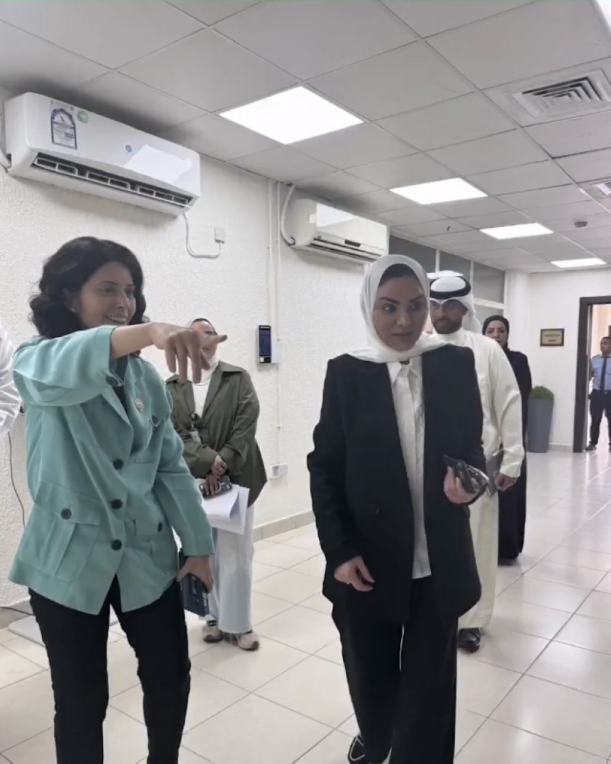  وزيرة الشؤون خلال الجولة بهيئة الإعاقة 