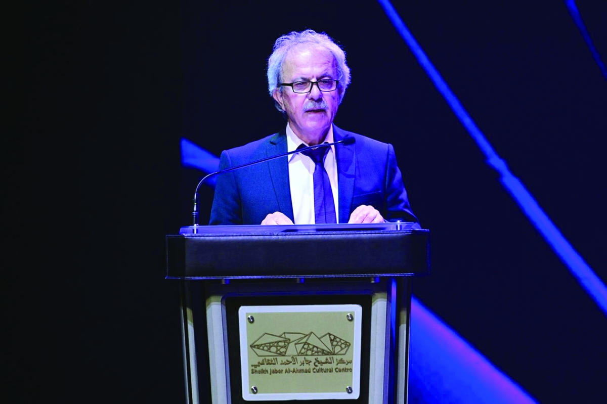 


توصيات لجنة التحكيم يلقيها مشهور مصطفى 