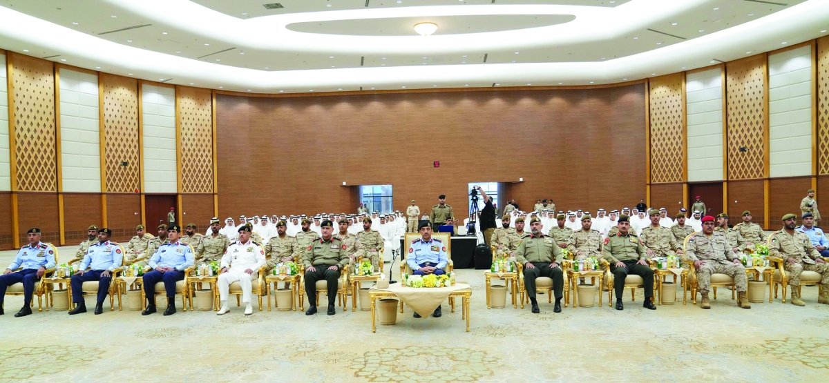 


الفريق الشريعان وقيادات الكلية العسكرية خلال القرعة 