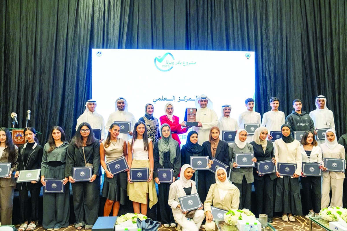 


النوري تتوسط المكرمين لمشاركتهم في مشروع «بادر ويانا» 