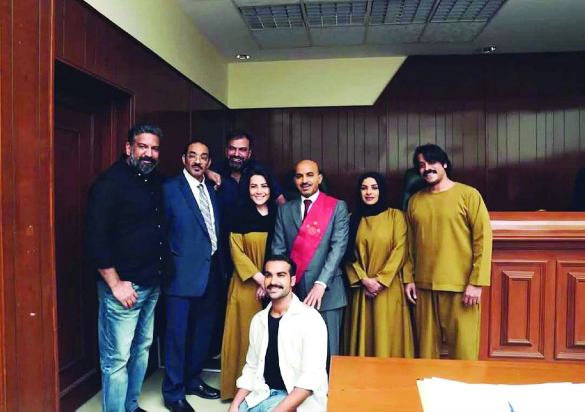 


مناف عبدال متوسطاً عدداً من نجوم «سِيستر فخريّة» 