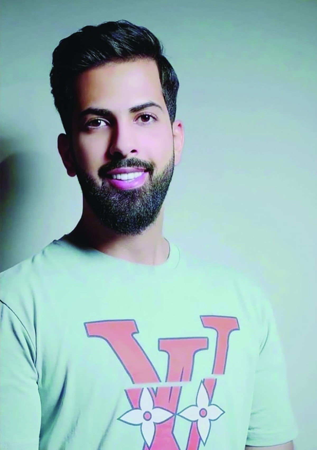 


طارق الحارثي 