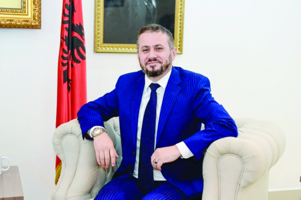 سفير ألبانيا لدى البلاد إلير هوسا