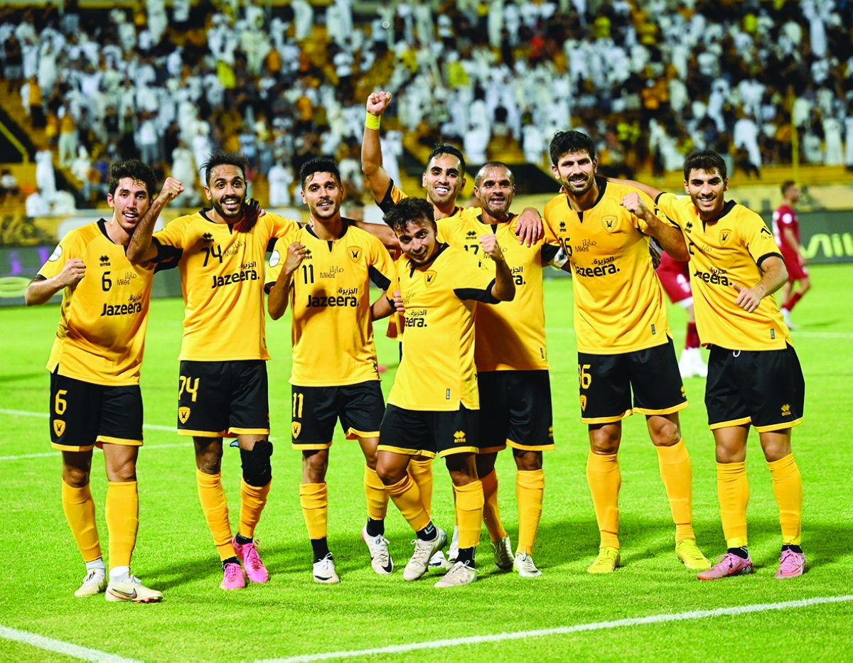 لاعبو القادسية يحتفلون بالفوز (تصوير أسعد عبدالله) 