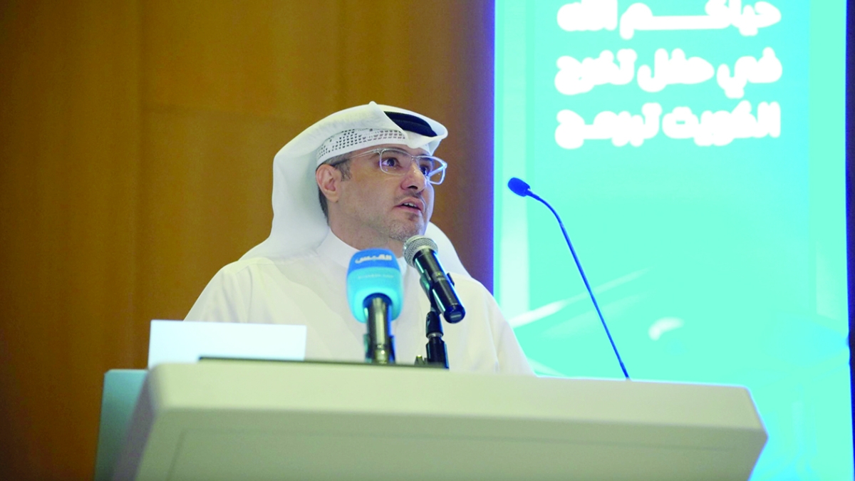 يوسف الرويح ملقيا كلمته في حفل التكريم 