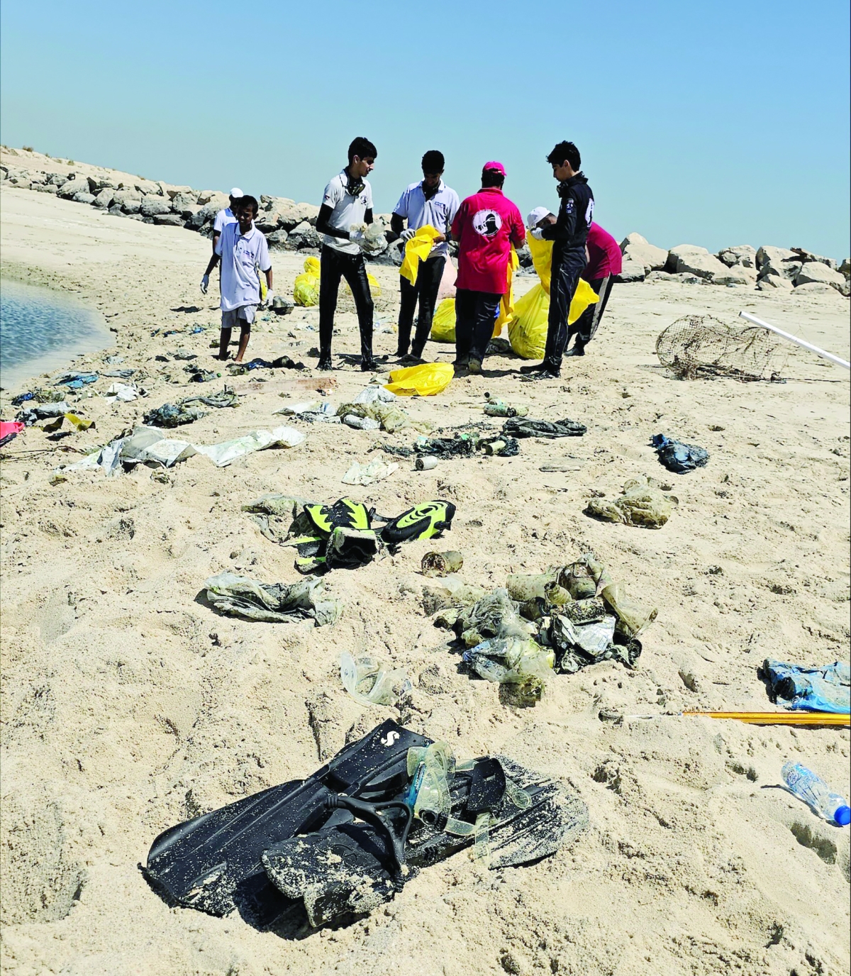 


رفع مخلفات من خور إسكندر 