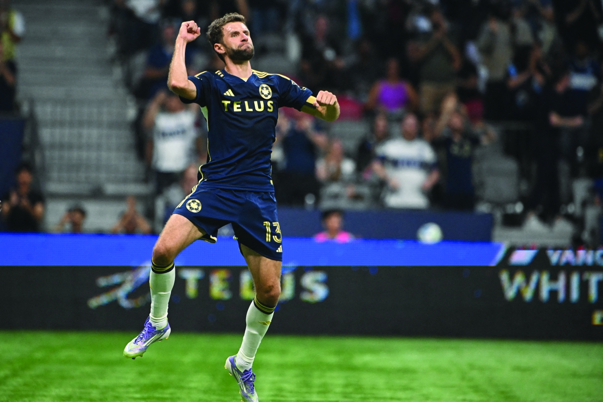 توماس مولر محتفلاً بعد تسجيله من ركلة جزاء