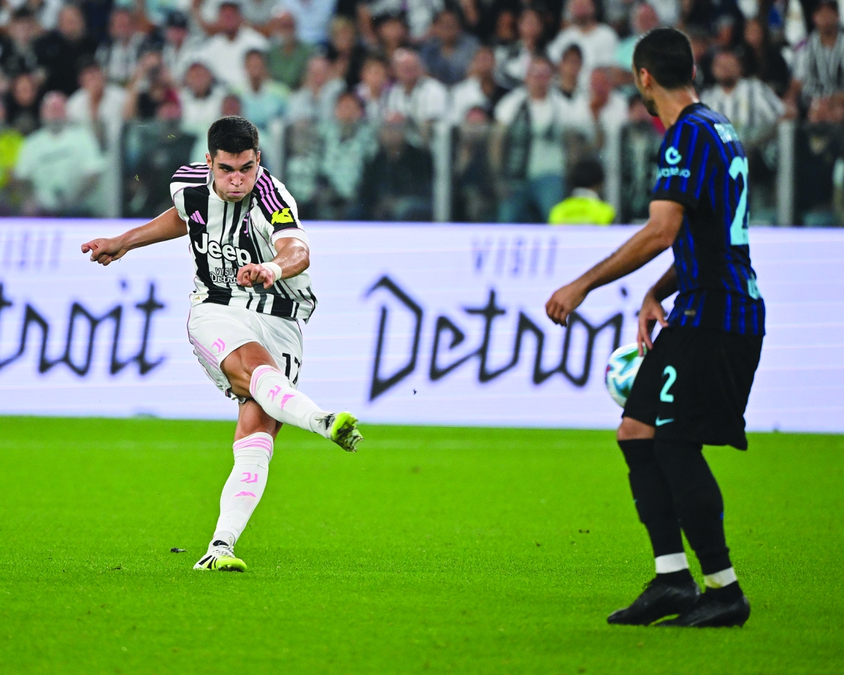 


فاسيلي أدتشيتش مسجلاً هدف الفوز في مرمى إنتر ميلان 