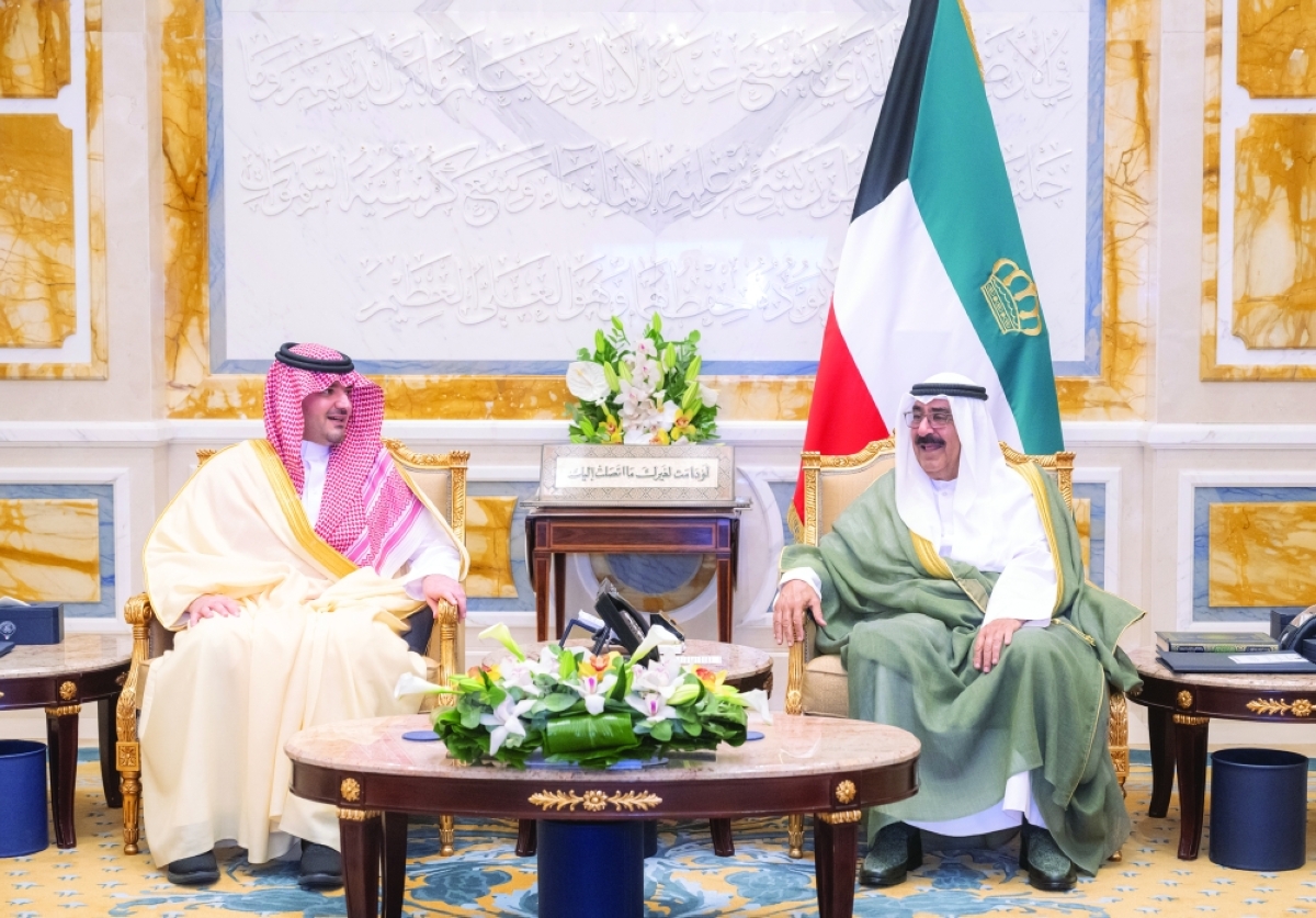 سمو الأمير مستقبلاً وزير الداخلية السعودي 