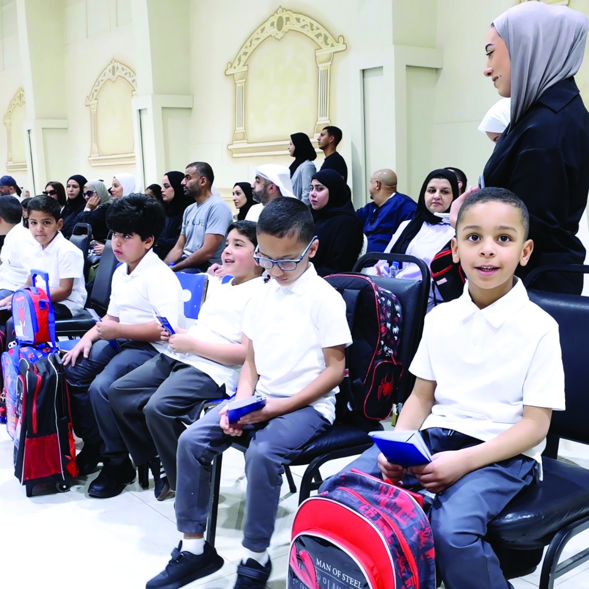 4 التلاميذ وأولياء أمورهم في حفل الاستقبال