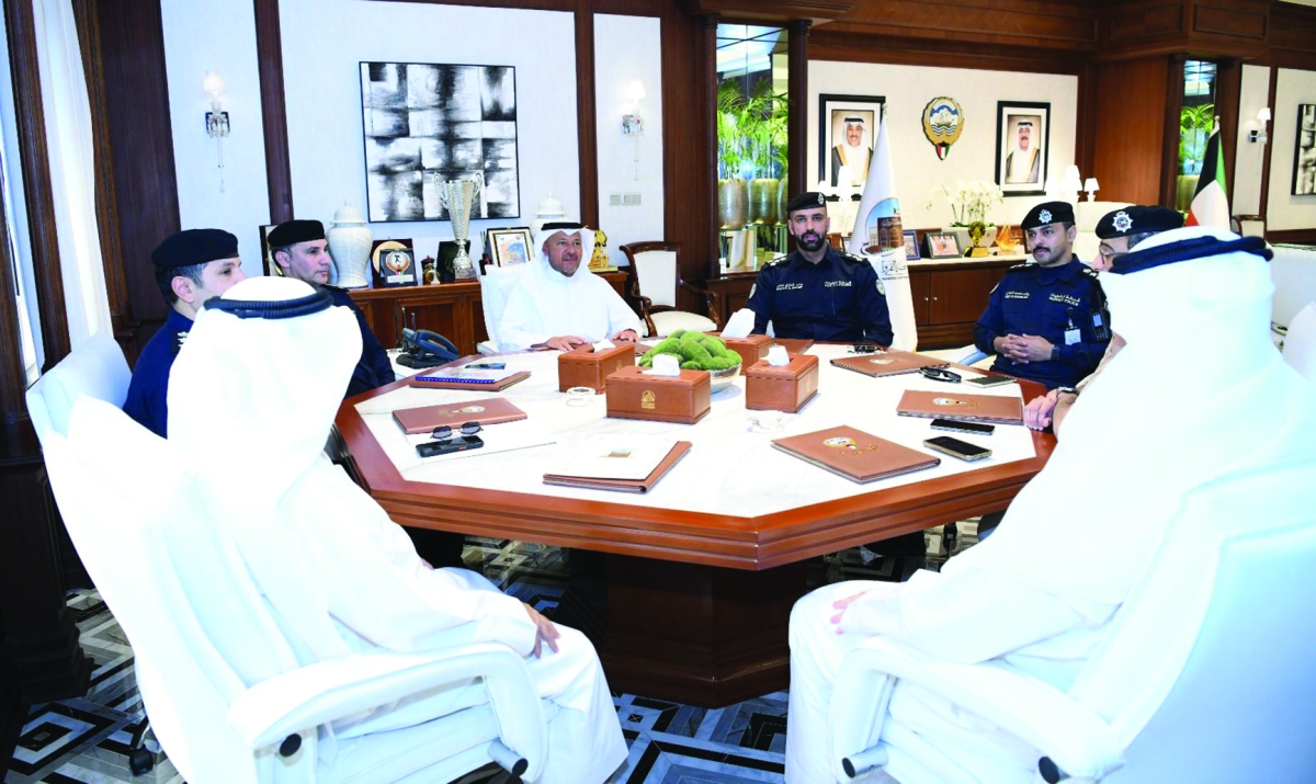 عذبي الناصر مجتمعا بقيادات الفروانية الأمنية 