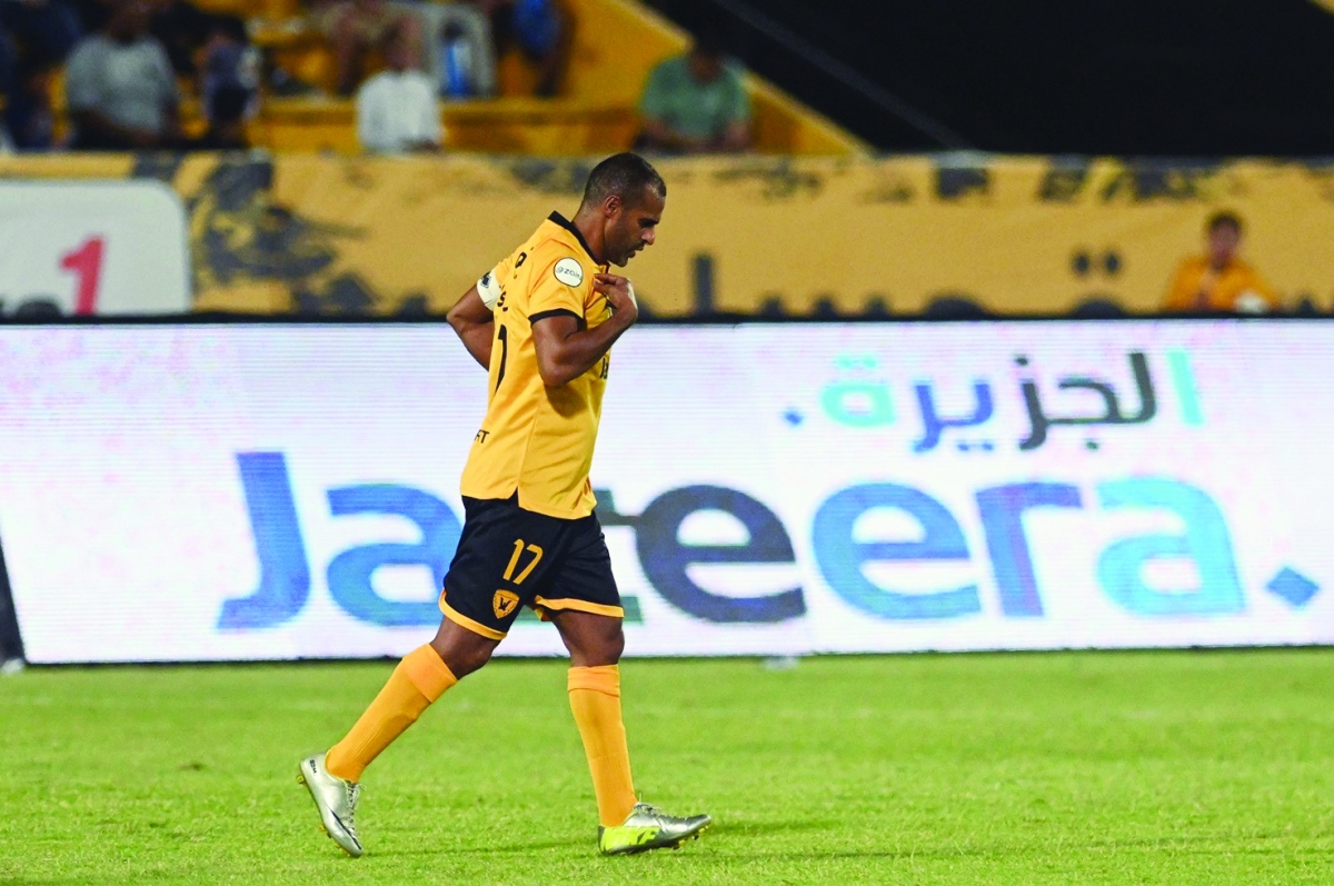 


بدر المطوع تألق في المباراة الأولى أمام النصر	 (تصوير أسعد عبدالله) 