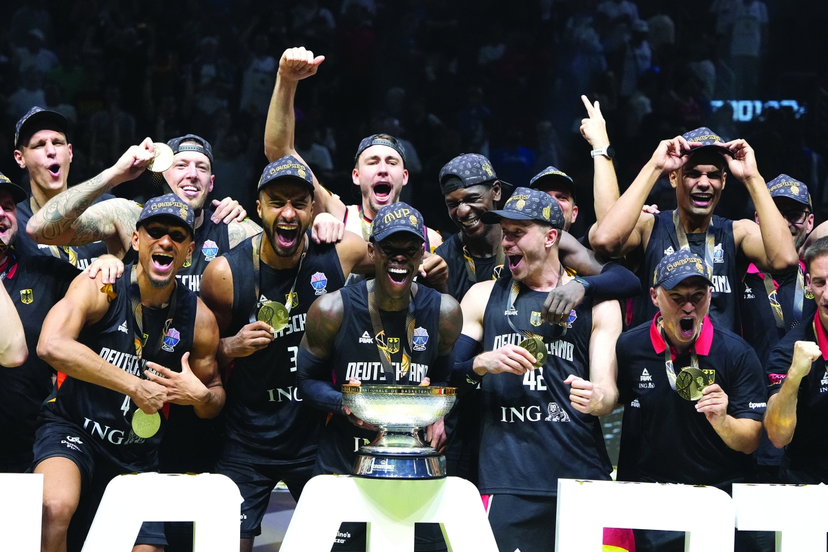 منتخب ألمانيا متوجاً باللقب