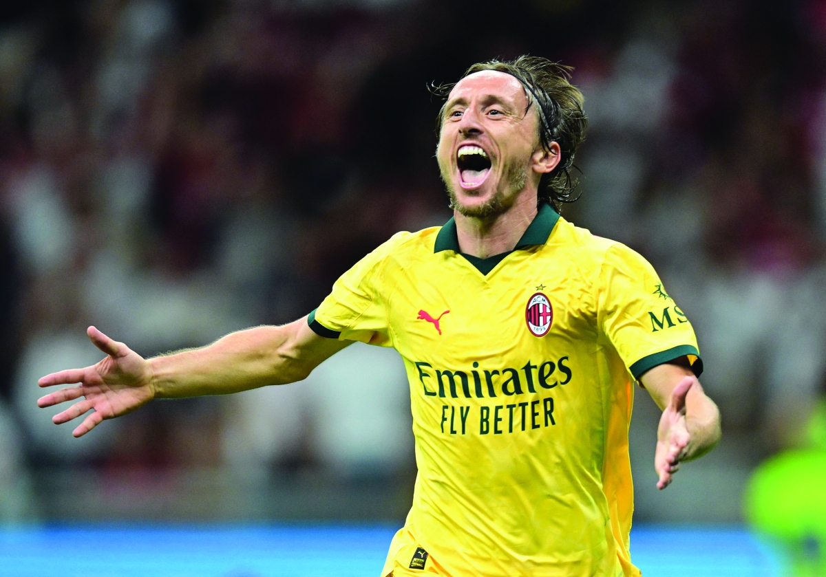  لوكا مودريتش محتفلاً بهدفه في مرمى بولونيا (رويترز)