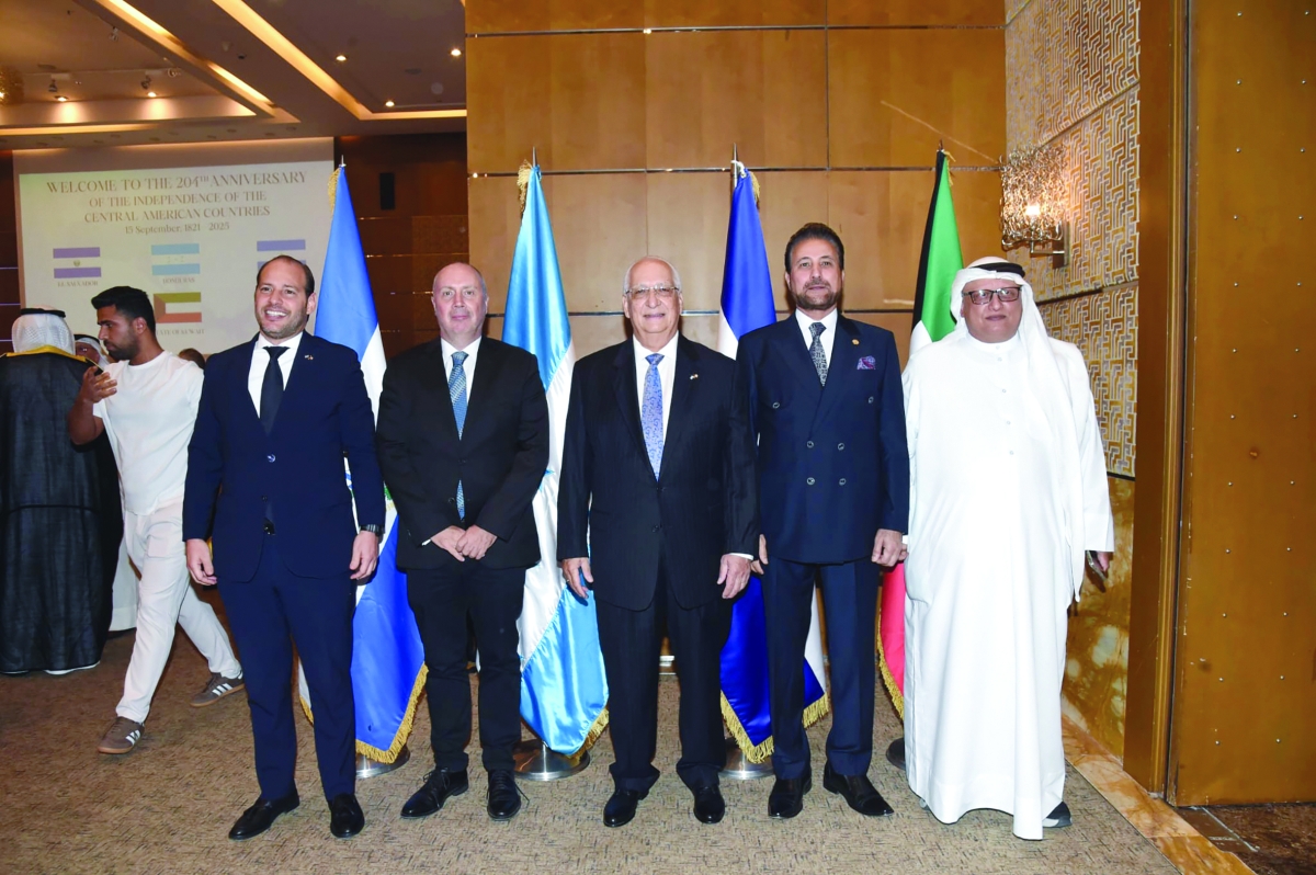 سفراء نيكاراغوا وهندوراس والسلفادور وهنغارجا مع الزميل خالد الشرقاوي