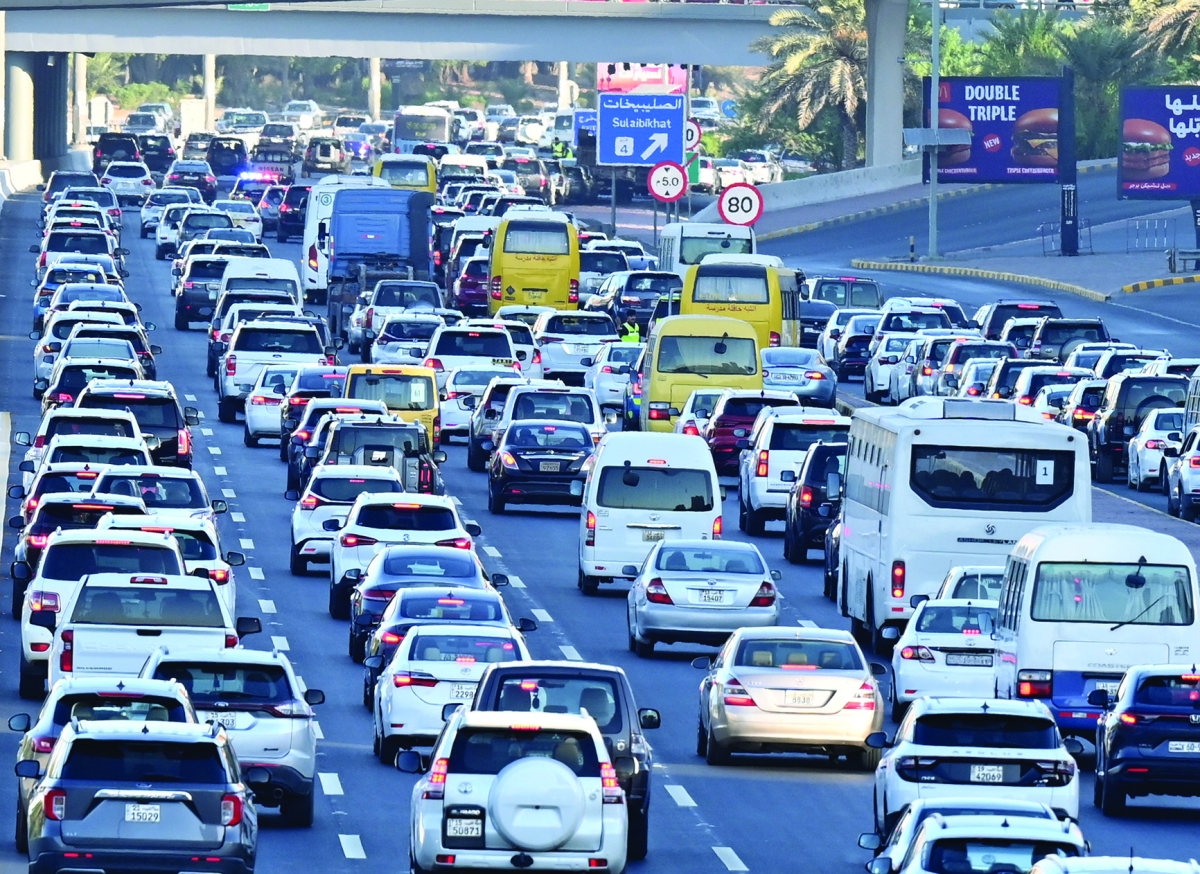 


باصات المدارس وسط الزحام 