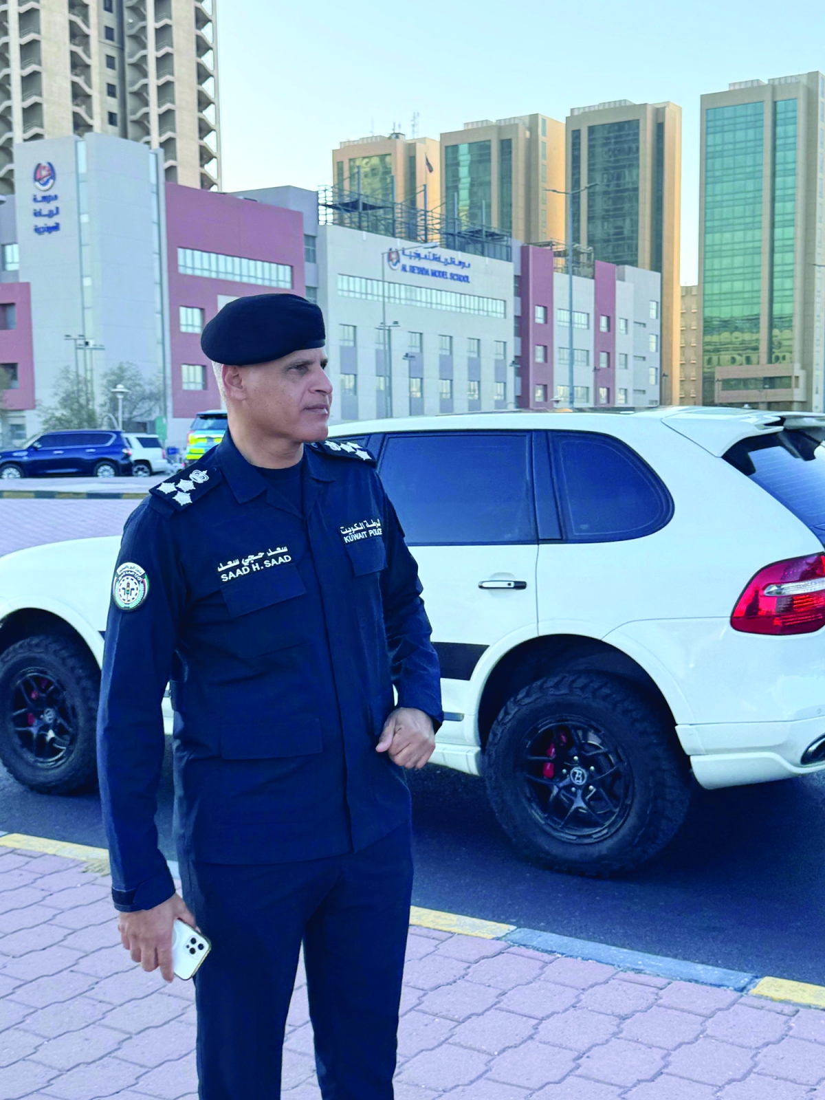 العميد القطوان يُشرف ميدانياً على تسيير الحركة قرب إحدى المدارس