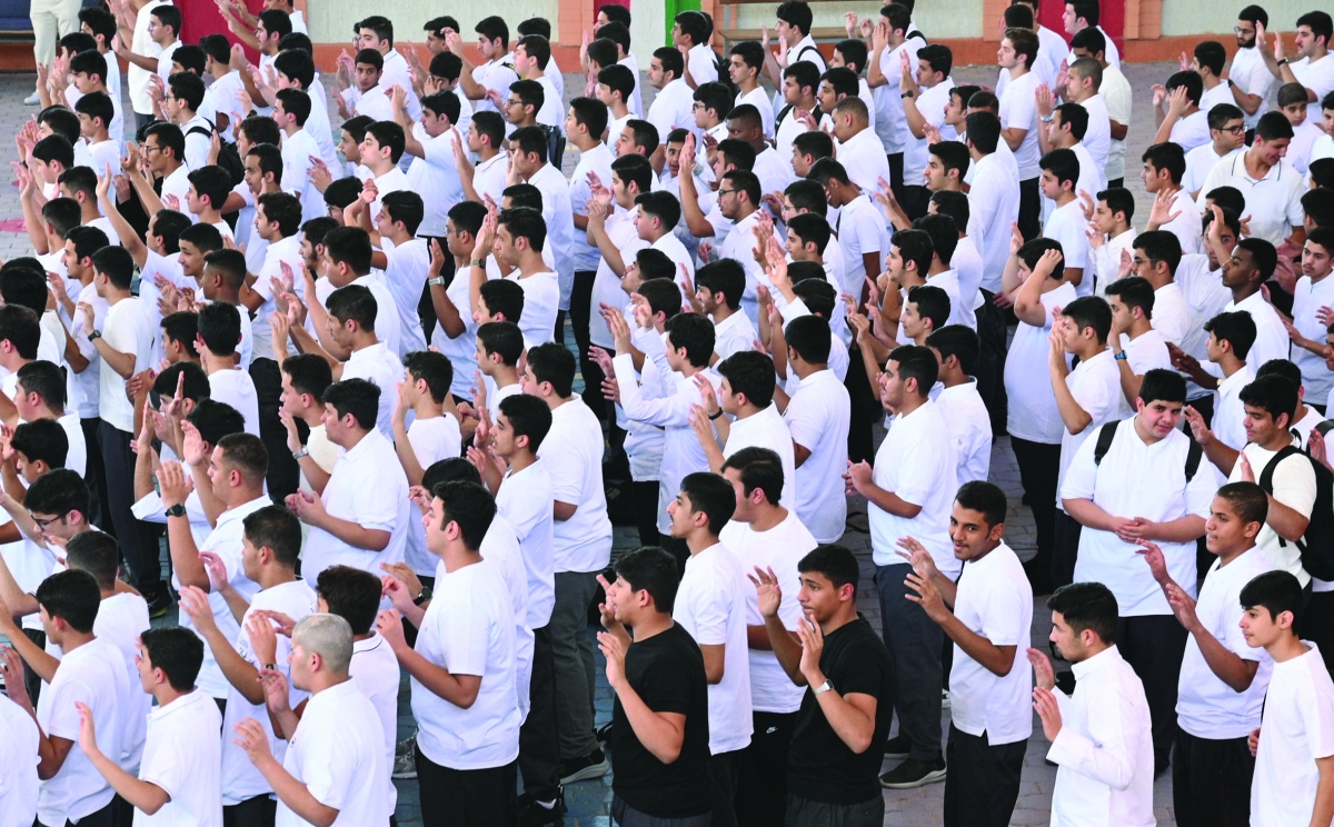 


الدرس الأول... تمارين طابور الصباح                      	            (تصوير نايف العقلة) 