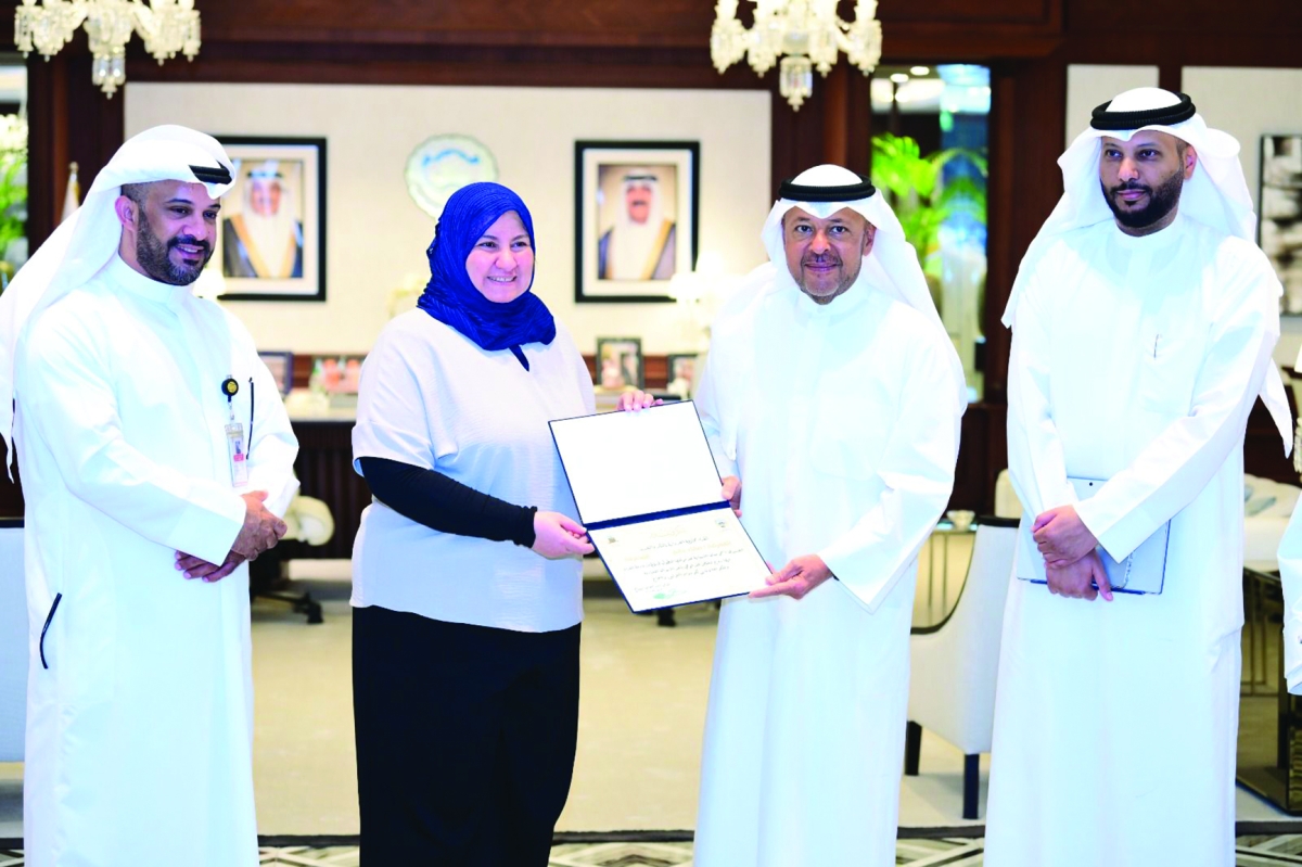 خلال تكريمه الممرضة صفاء حاتم