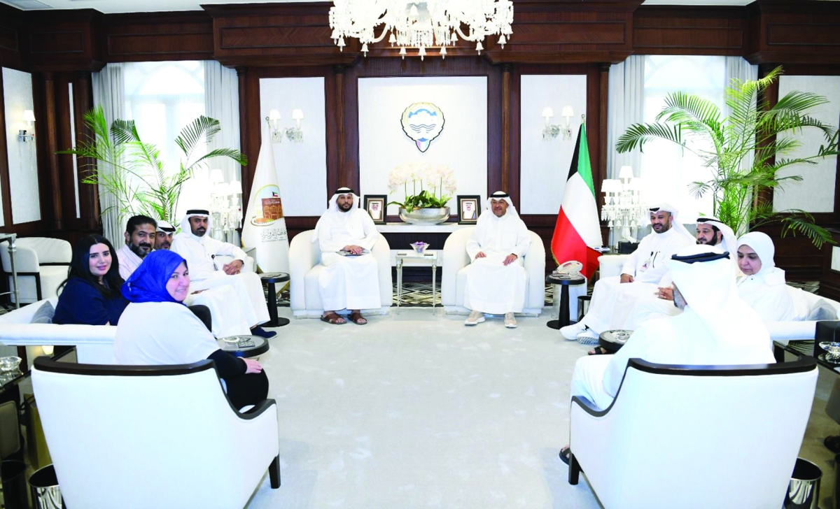 عذبي الناصر خلال استقباله ممثلي منطقة الفروانية الصحية 