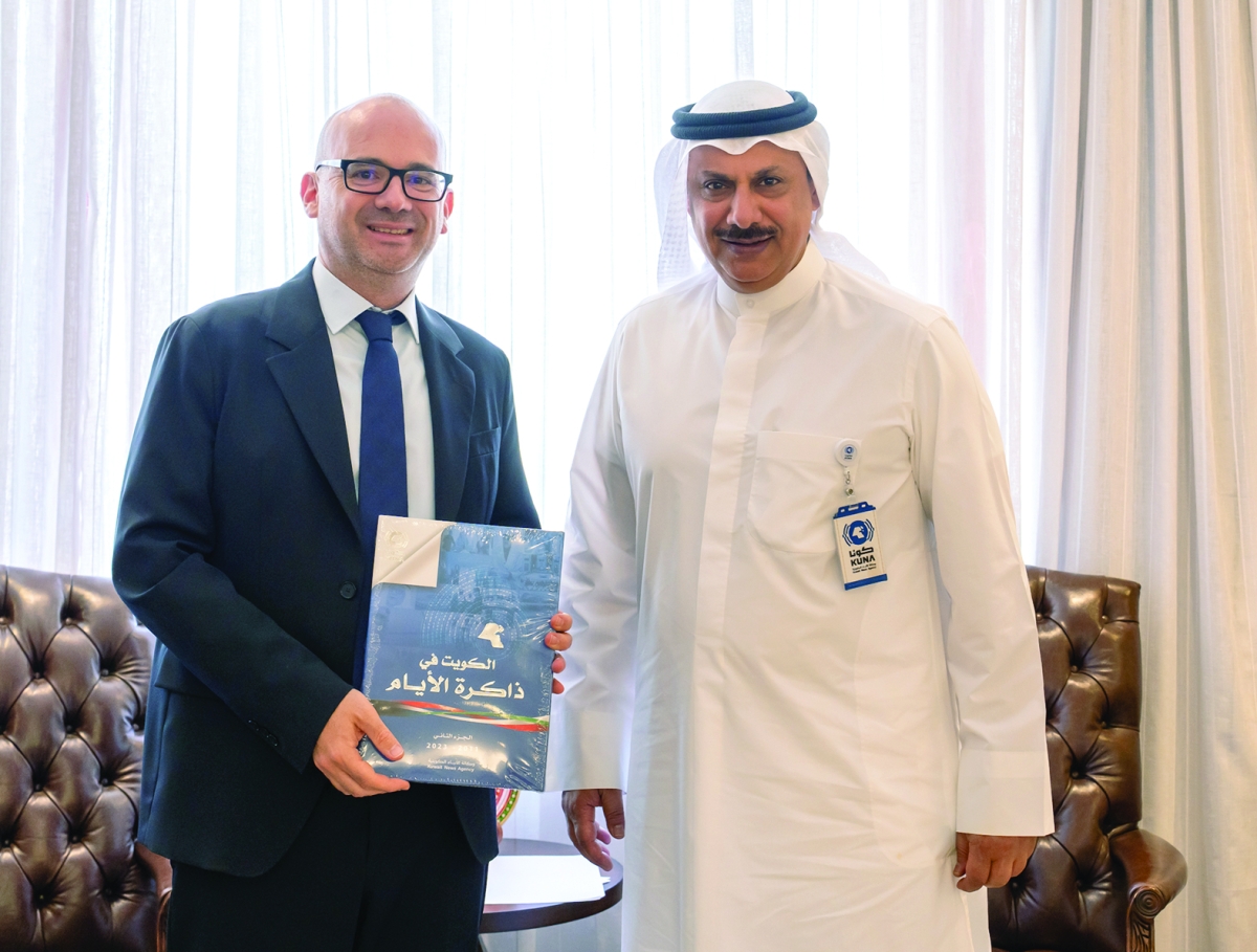 


المناعي يهدي سفير فرنسا كتاب «الكويت في ذاكرة الأيام» 