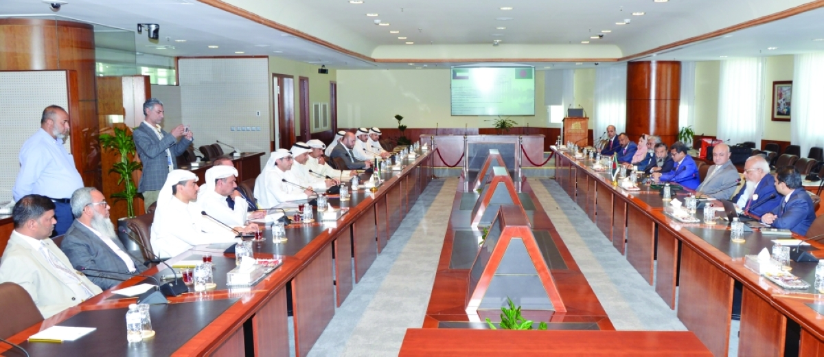 جانب من اللقاء بين وفدي بنغلاديش والغرفة 
