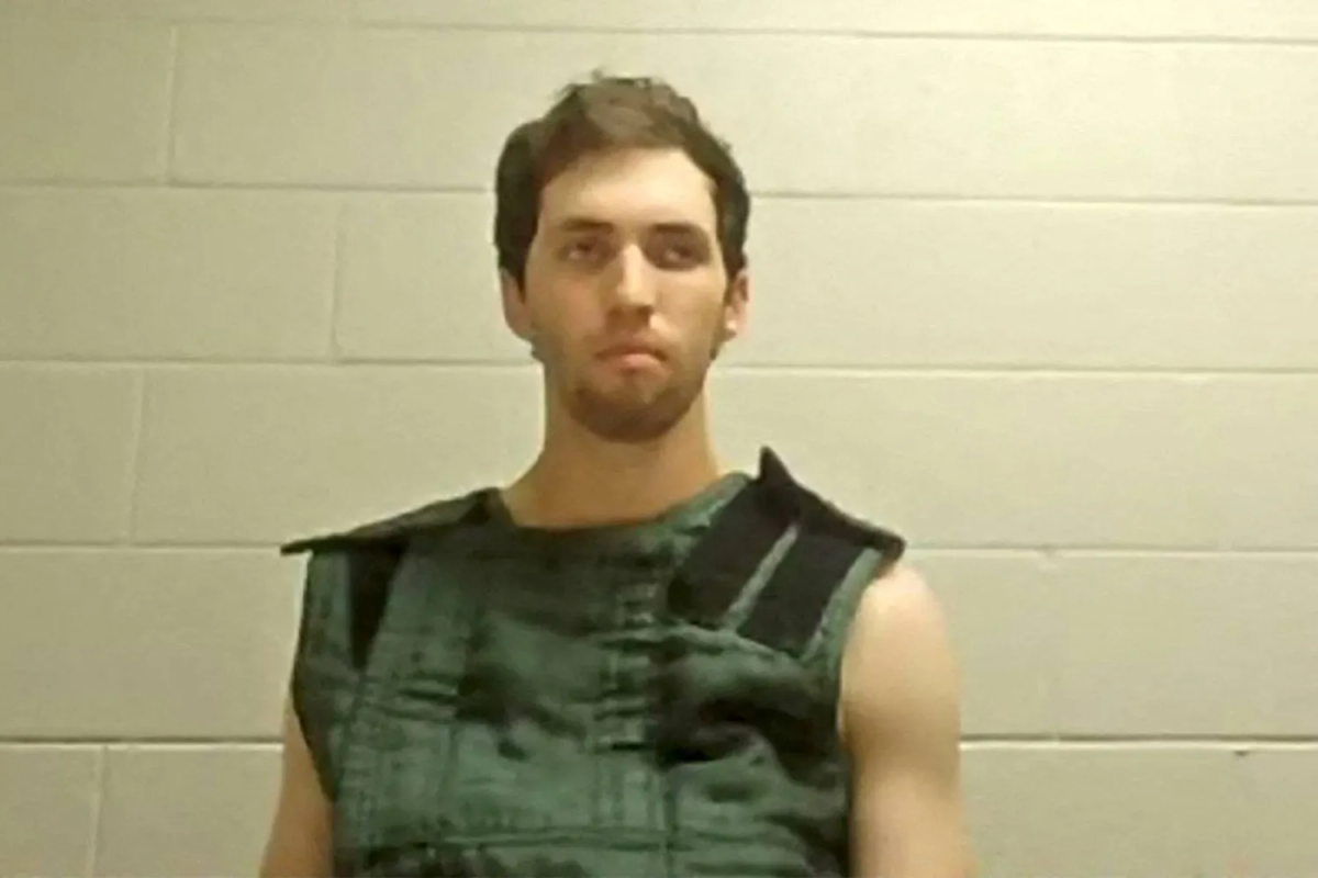 تايلر روبنسون يظهر عبر بث فيديو من السجن أمام محكمة مقاطعة يوتا في بروفو
(رويترز)