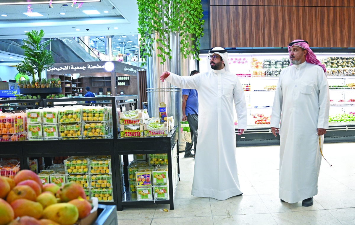 جانب من الجولة في السوق المركزي