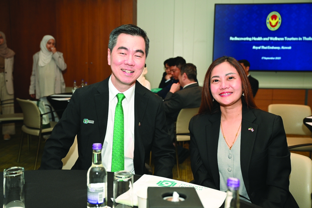 نائب مدير مستشفى برارام ومساعدته خلال الفعالية