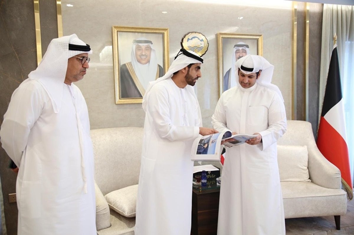 المطيري يطلع على بداية تاريخ البطولة