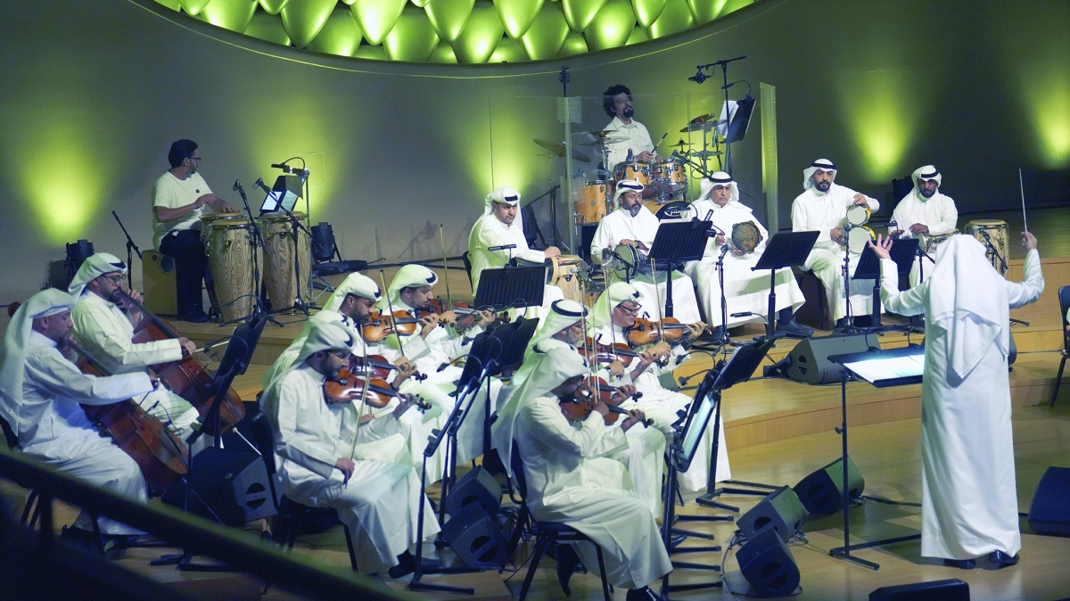 


الفرقة الموسيقية أبدعت بالعزف الأخّاذ 