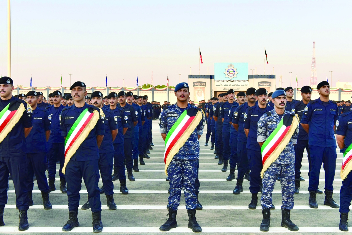 الخريجون