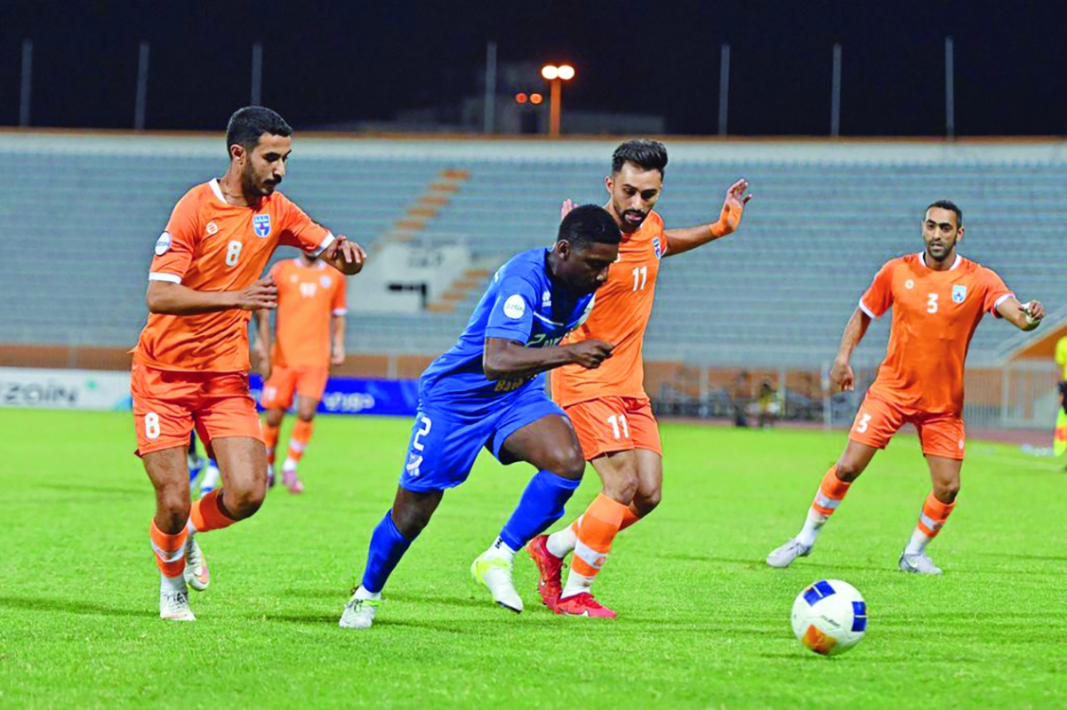 


لاعب التضامن سلطان صلبوخ ينطلق بالكرة 
