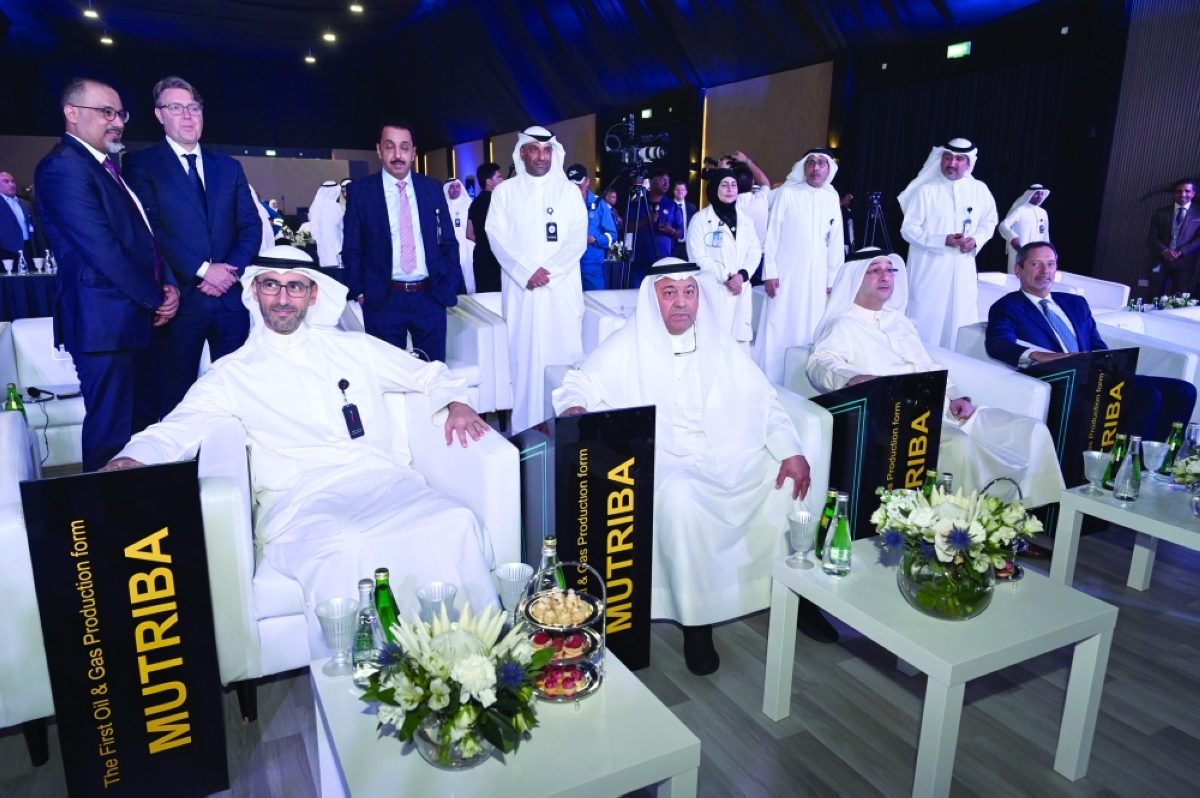 الرومي والسعود والعيدان خلال تدشين العمل في «مُطربة» 	 (تصوير أسعد عبدالله) 