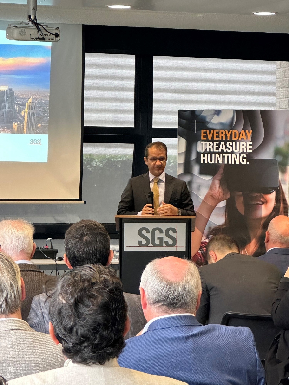 سفير دولة الكويت لدى بلجيكا نواف العنزي