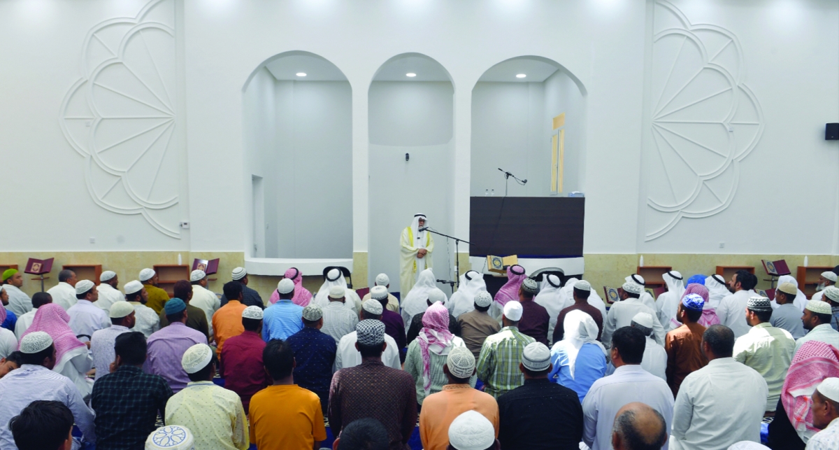 


جموع المصلين في أول صلاة جمعة بعد التجديد 