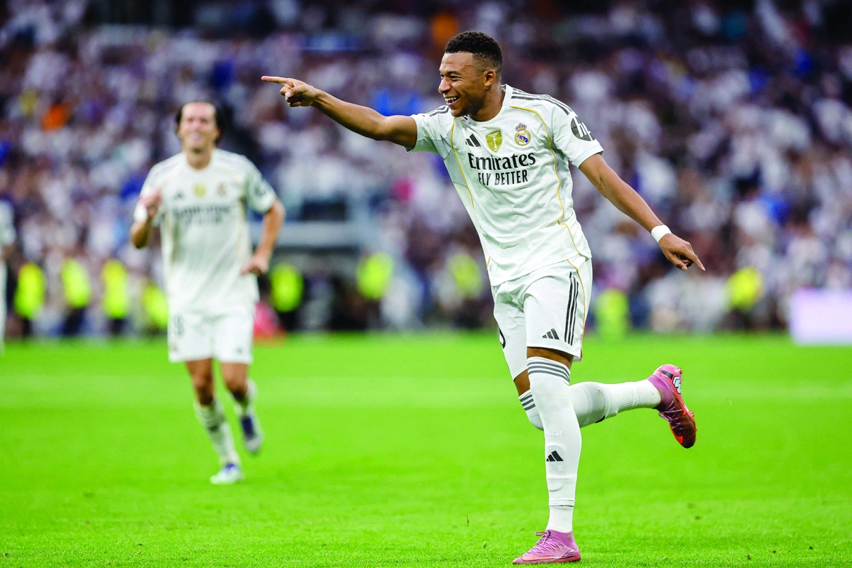 كيليان مبابي محتفلاً بهدفه في مرمى إسبانيول (أ ف ب)