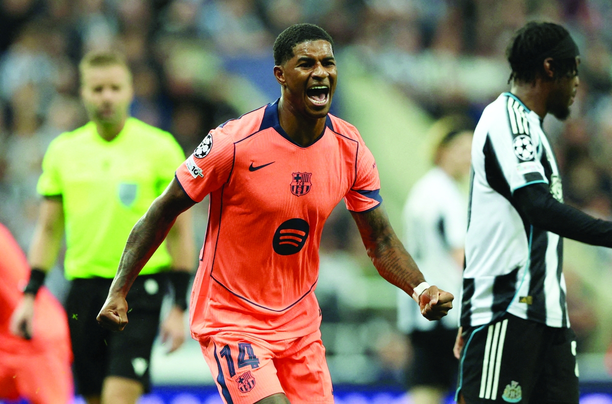 ماركوس راشفورد محتفلاً بهدفه الأول في مرمى نيوكاسل (رويترز)