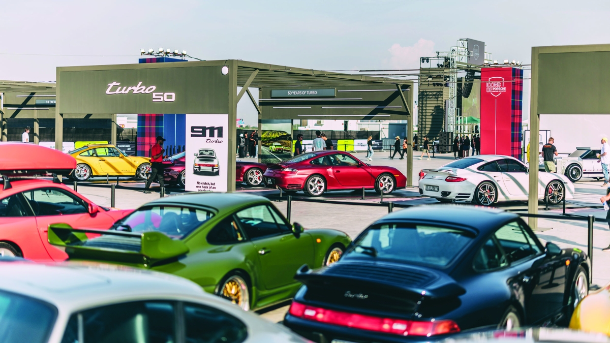 


سيارات «بورشه» في النسخة السابقة من المهرجان 