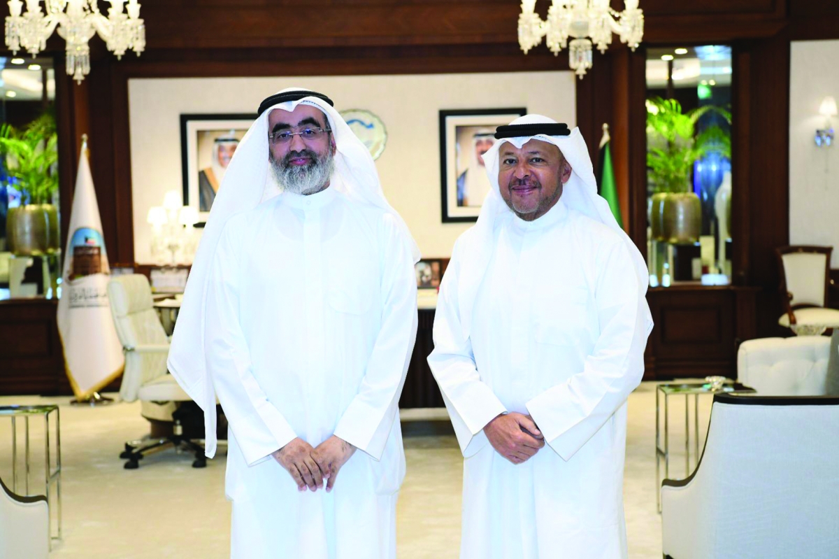 المحافظ خلال استقباله الدكتور المخيال